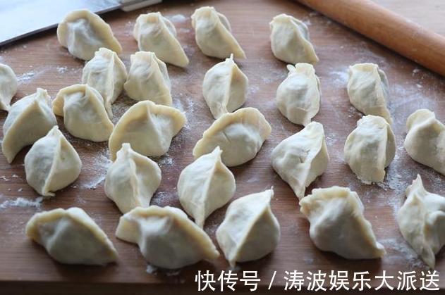 搅拌均匀|除夕又吃猪肉饺子我家最爱此素馅饺子，不油腻还便宜