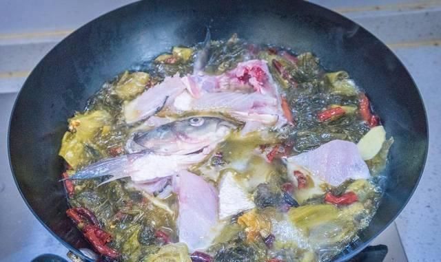 大厨|做酸菜鱼时,有人用淀粉,有人用蛋液大厨教你正确做法,太香了