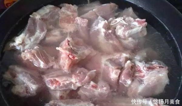 口感|排骨的口感如何关键在于焯水！原来一直都做错，难怪排骨不好吃！