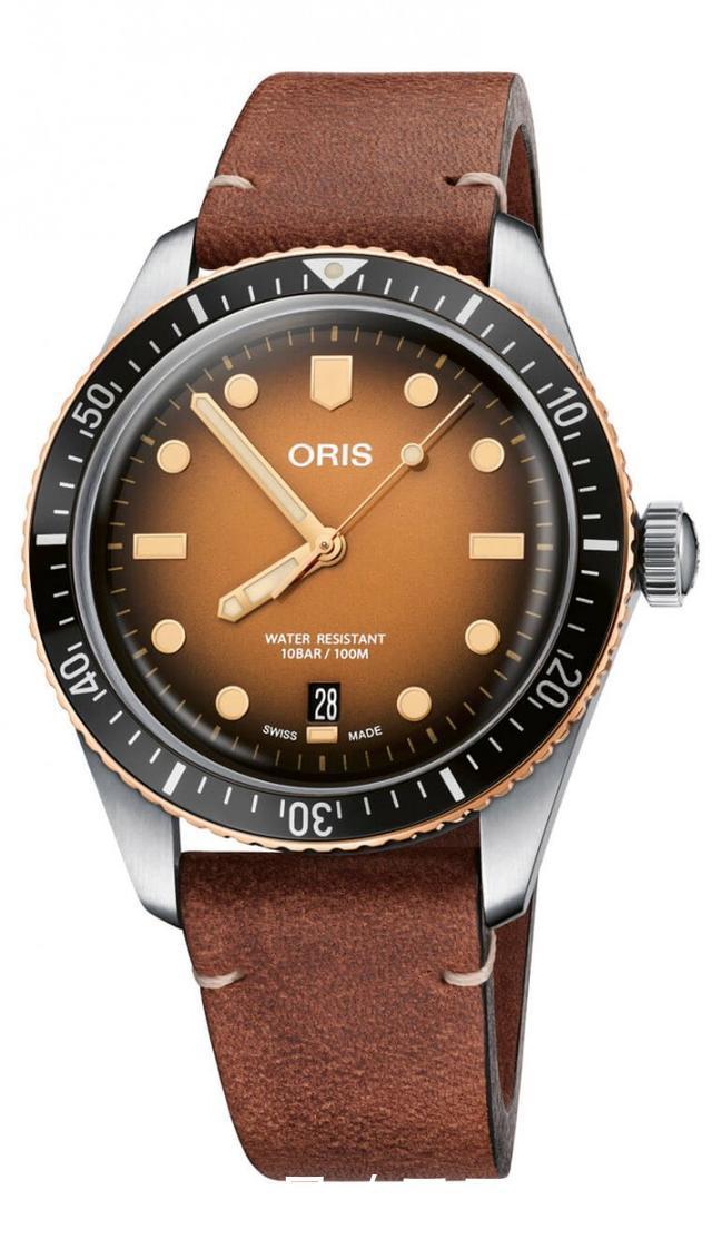 ORIS Divers 65半铜表带,搭棕色渐层面盘展现怀旧潜水表