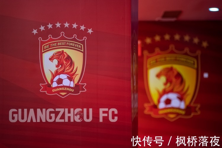 中国足球|3年薪水缩水1亿多!中超又一巨人轰然倒下,7年亏损76亿!