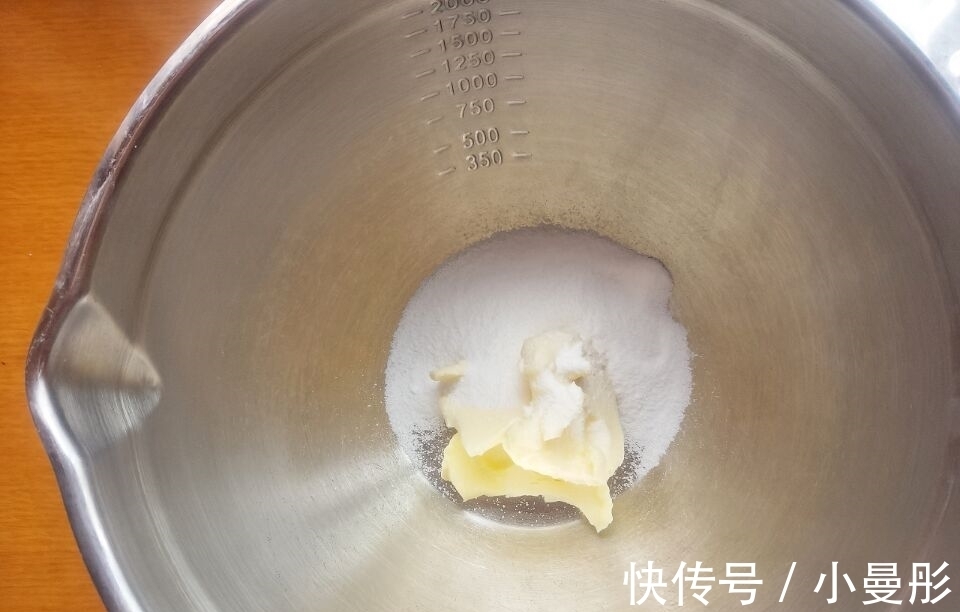 孩子|鸡蛋别再炒着吃了,做成小零食,酥香可口,孩子一口气能吃10个