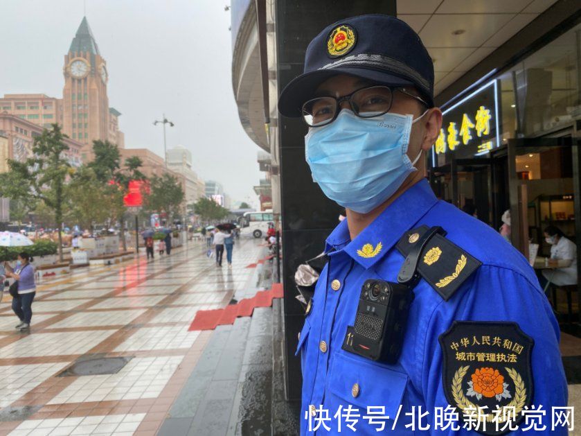 队员|金街上，他们步履不停！北京城管执法队：让游客安心游览购物