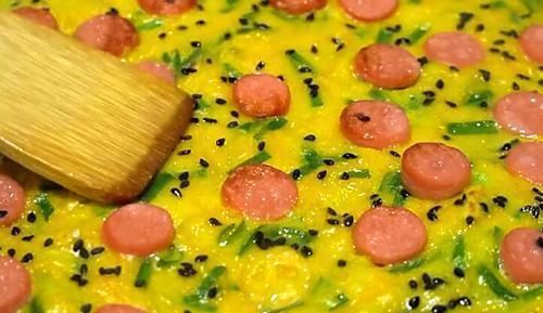 解馋|菜市场遇到这菜一定要买,做成小饼,营养又解馋,我家一周做5回