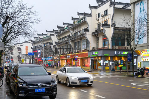 衢州历史遗存最丰富的街区，景美且古迹众多，有网红景点的气质