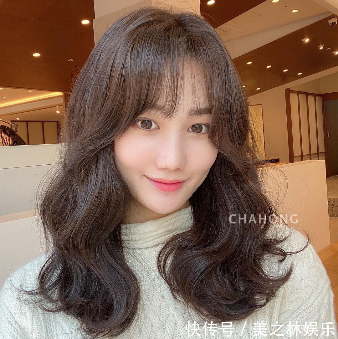 发型 秋冬女发别乱剪了,新时尚发型27款送给大家,无论长短都心动