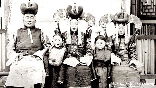 长辫|外蒙"大清洗"下幸存的汉人:穿大清服、留长辫,不知清朝已灭亡