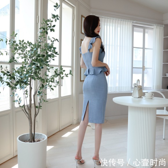 吊肩裙|女神孙允珠高清时尚搭配:沁梦月蓝幽谷牛仔质感吊肩裙