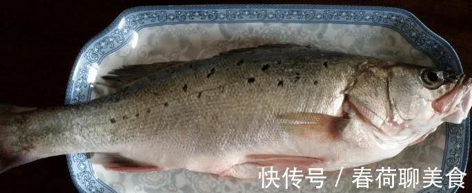清蒸鲈鱼,这种调料最不该放,多数人喜欢放,难怪肉质又腥又难吃