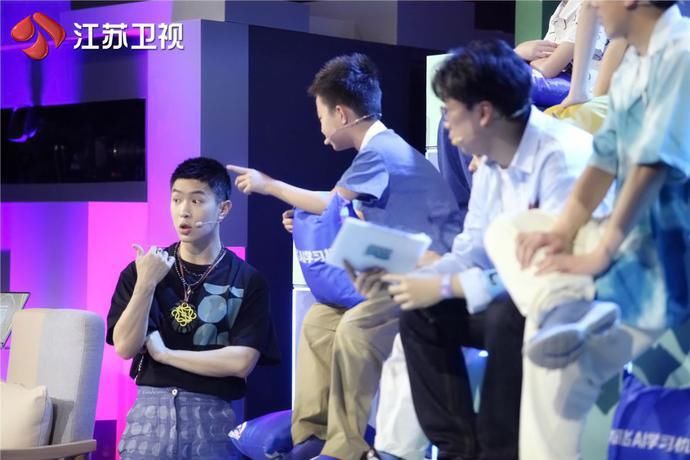 少年们|《超脑少年团》抵达“逆行力之星” 选手互放“狠话”火药味足