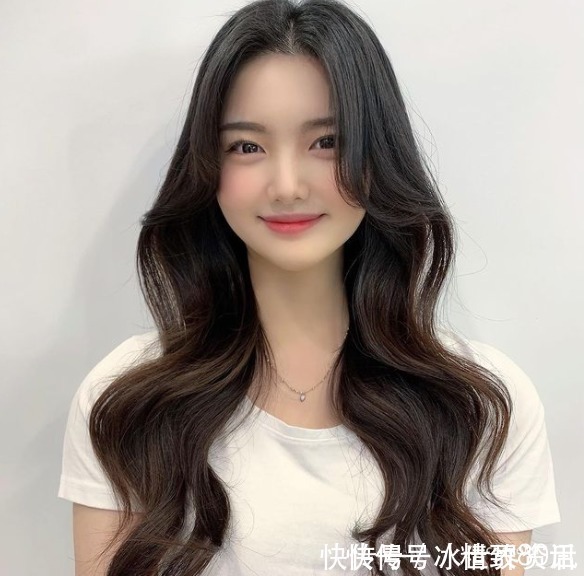 一朵云 烫发推荐轻飘飘的云朵卷,松软的自然线条不管短发、长发都能烫!