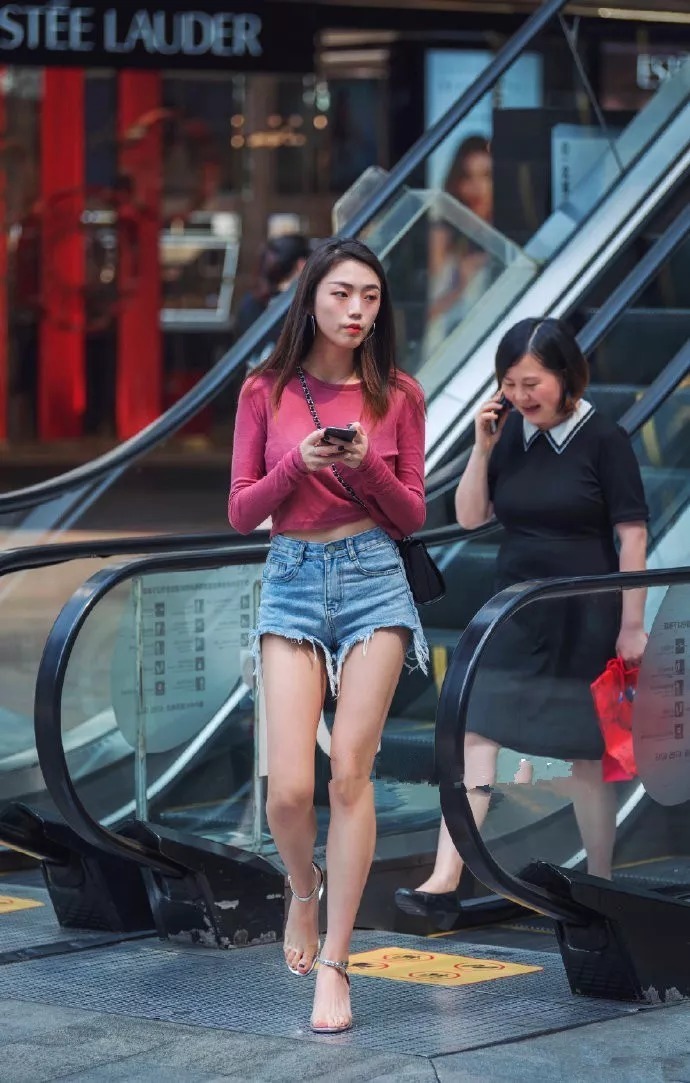 尖头|青春少女搭配高跟鞋,显得成熟又有魅力