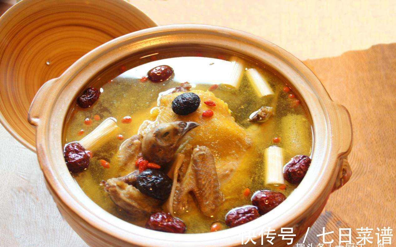 炖鸡汤，牢记“3放2不放”，鸡汤色白味浓营养高，很多人还不知道