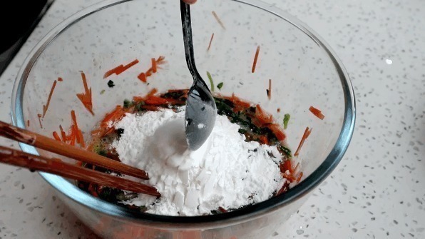 芹菜梗|天冷了,这蔬菜该多吃,浑身是宝,叶子不少人当垃圾扔了,太可惜