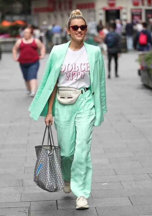 时尚|2021年的流行色来了,这几种高级的颜色,时尚显白还吸睛