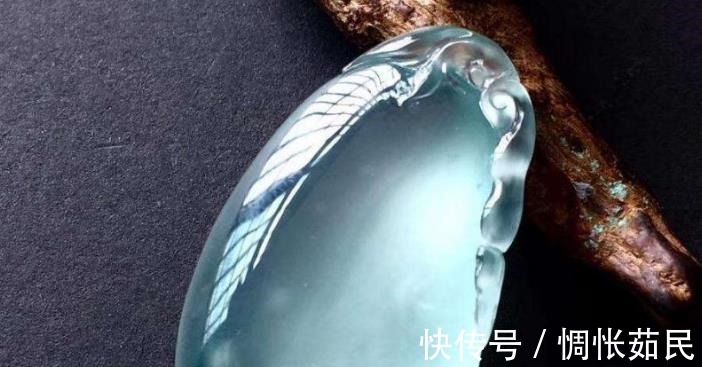 中国传统文化|翡翠福瓜的寓意很多,是一种百搭的饰品,男女老少都能佩戴