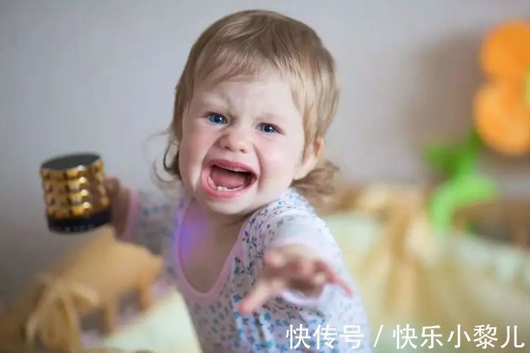 孩子|从小能吃手指和不能吃手指的孩子，20年后，四个差距会越来越大