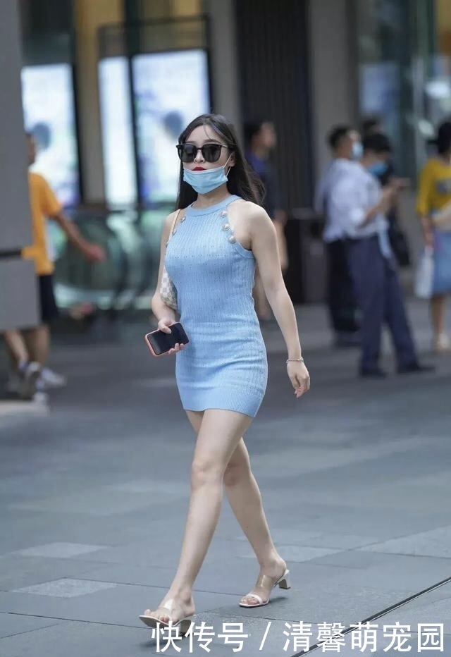 有了“挂脖裙”,我想“A字裙”该歇歇了,这样才更时髦显瘦!