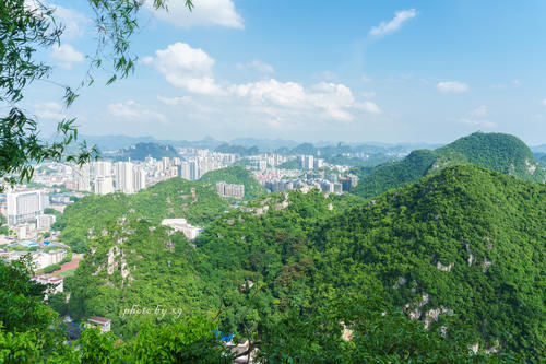 柳州市内最高的山峰，也是观柳州夜景，赏百里柳江的最佳去处！