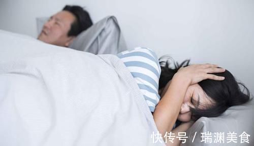 皮脂腺|长期失眠,身体通常会出现5种变化,若你有,需及时改善失眠