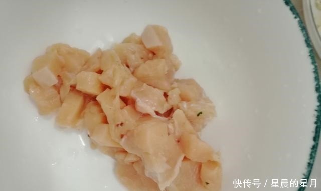 在家|宫保鸡丁怎么做高级大厨教你在家轻松制作这道中外名菜