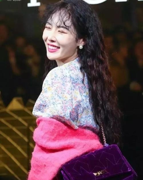 脸型 不管多大年纪的女人,这4种发型尽量少弄,不仅像大妈还伤发