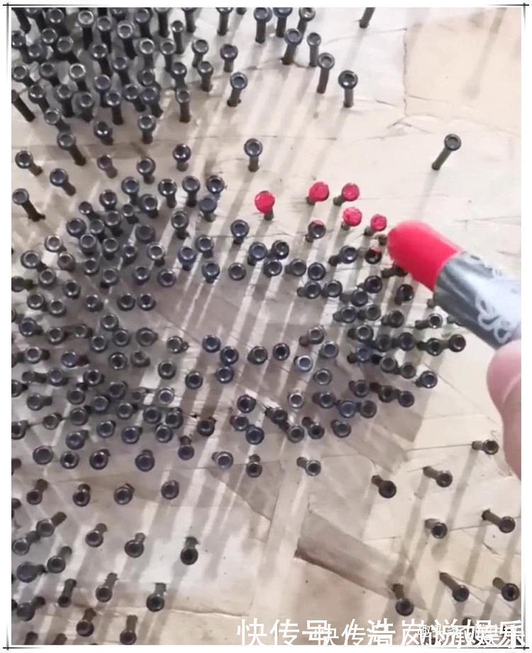 钉子#美术生钉子上涂口红,被指责浪费,镜头拉远成品让人美到心醉