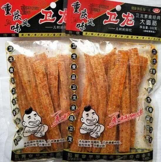 挤出|一包卫龙到底有多少“油”男子花8分钟挤出,网友这谁敢吃