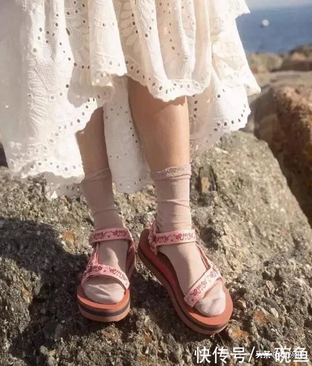 ootd|凉鞋翻车大赏?收下这份夏日鞋子穿搭指南,秒get女星同款大长腿