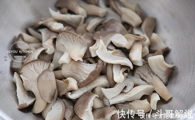 凉菜|十几分钟上桌的爽口凉菜,一点肉没放,吃着比肉还香