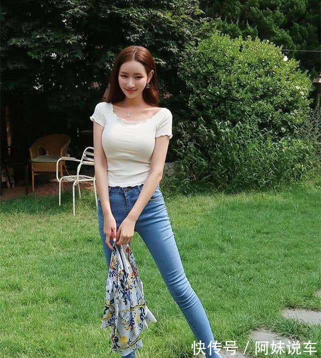 小姐姐 小姐姐穿牛仔裤怎么可以这么美,越是简洁越是时尚