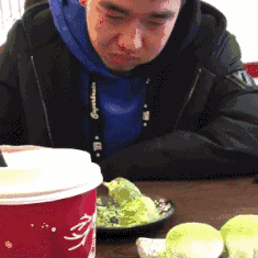 |搞笑GIF:一转身美美哒