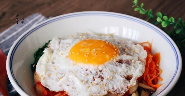 这饭拌一拌就上桌，比焖饭好吃，比煲仔饭简单，热量低，懒人必学