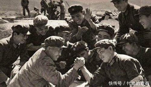 袁世凯|罕见老照片图2袁世凯穿着龙袍进行登基,图4李小龙拿着双截棍!