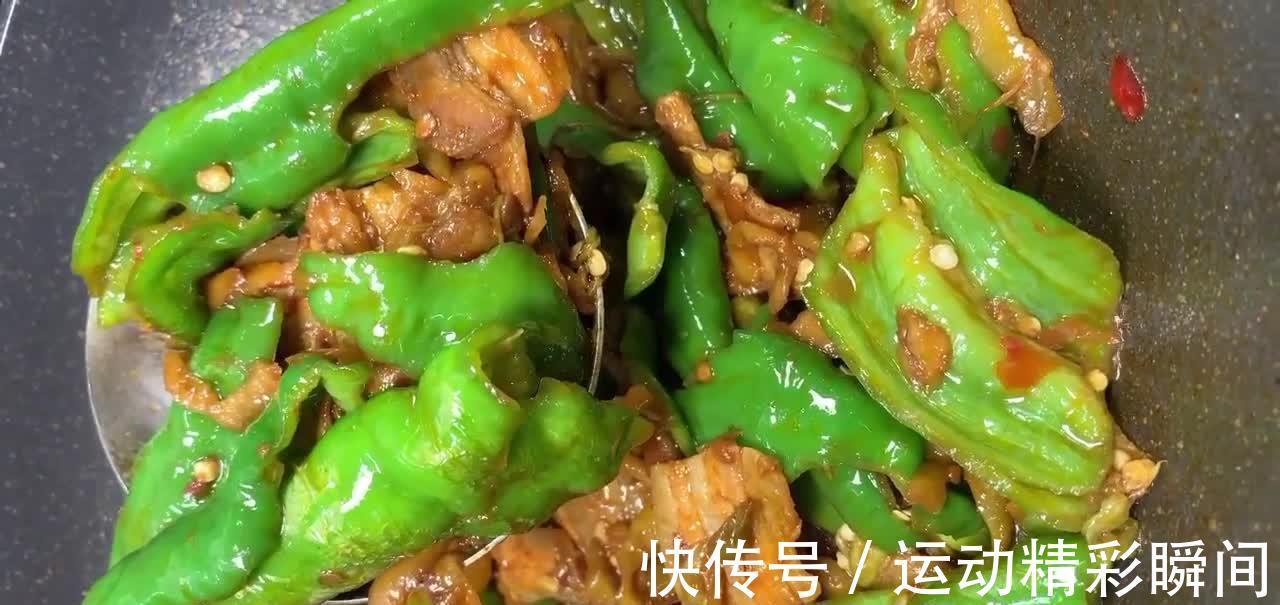 制作辣椒炒肉时，多加一样配菜更香更入味，鲜嫩爽脆超级下饭