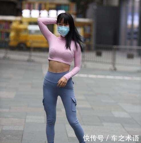 女神 穿“无痕”打底裤的女神，着装风格洋气大方，会怎样！