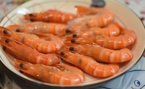  白水|白水煮虾“最忌讳”的动作，10人9个都做错，难怪虾肉不嫩有腥味