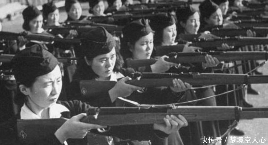 疯狂|二战时日本国内老照片，每一张都见证当年有多疯狂，可谓穷兵黩武！