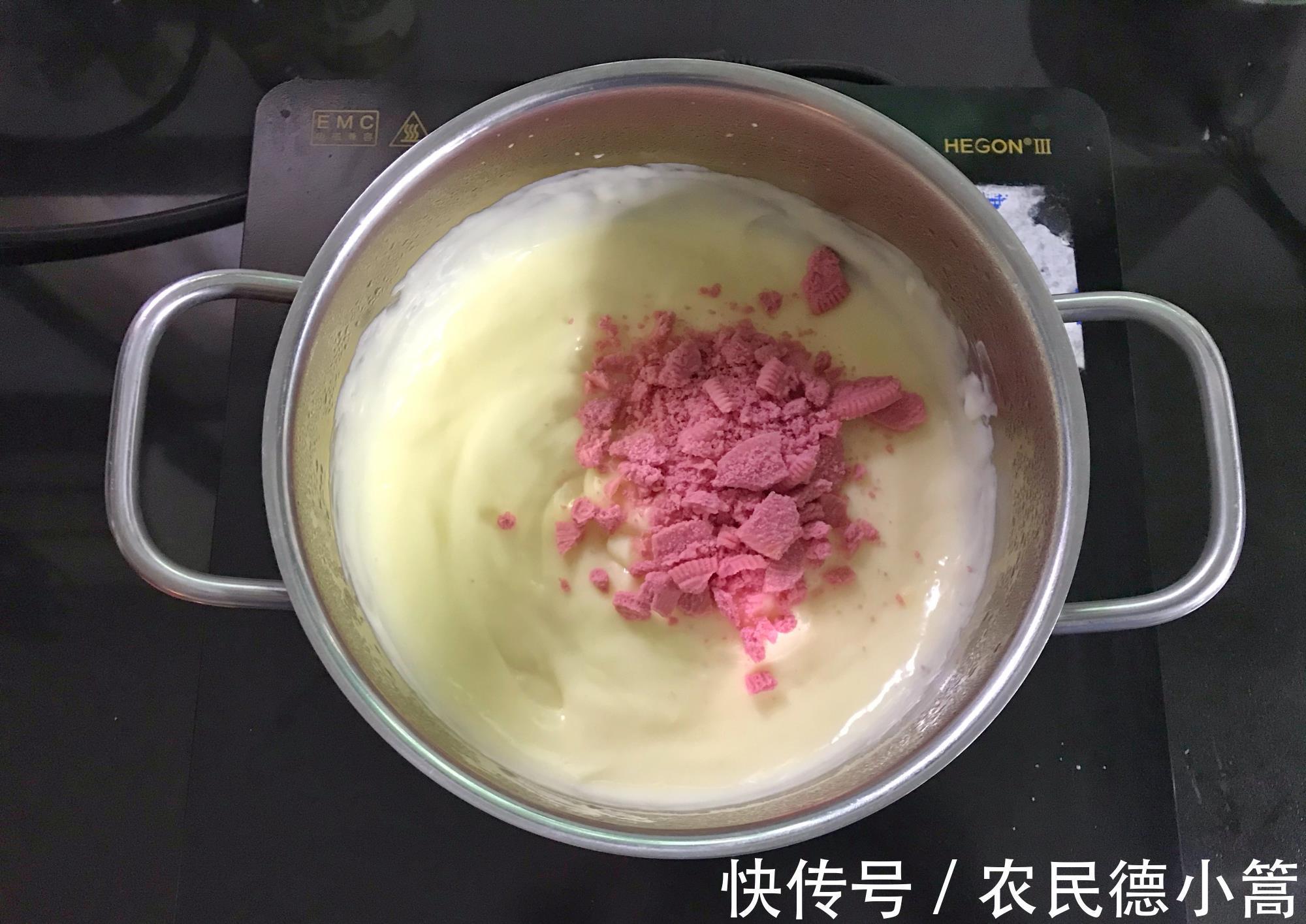 奥利奥|牛奶新吃法,倒锅里筷子搅一搅,冰凉Q弹,比淇淋简单还好吃