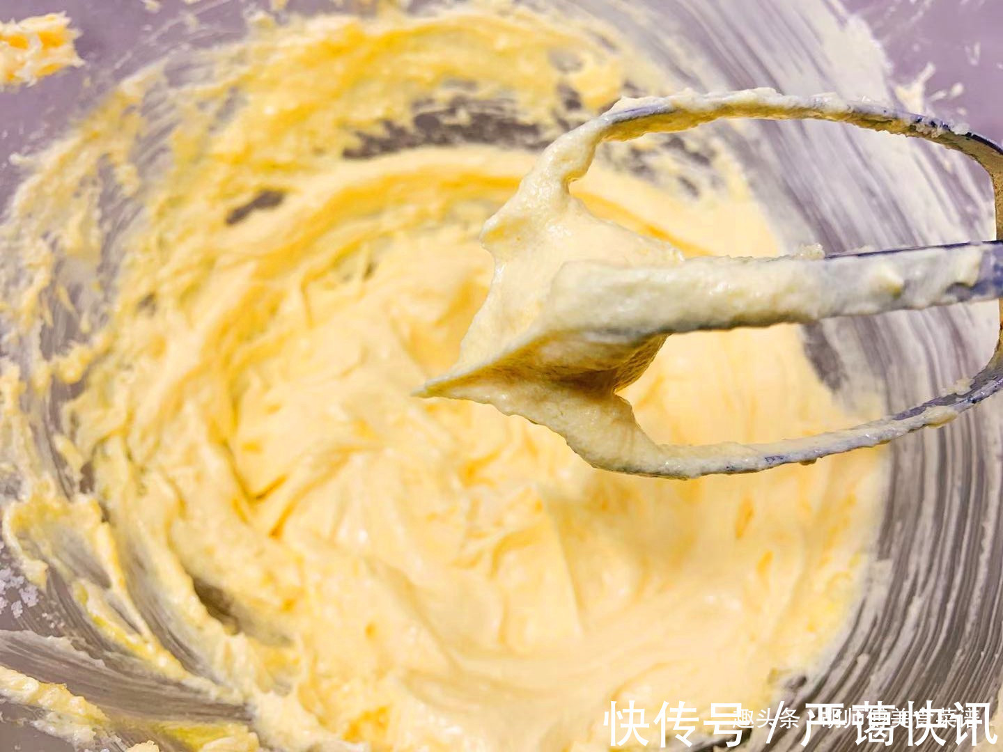 小时候特爱吃的酥饼,自己在家做,个个金黄酥脆,还是以前的味道