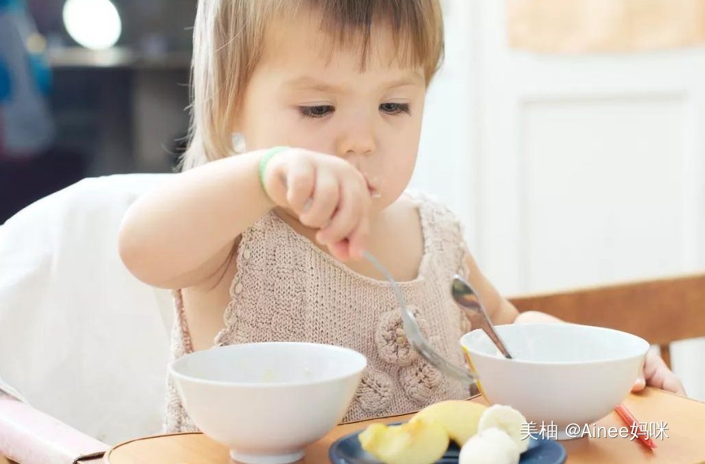 欣欣|想让宝宝顺利接受辅食？除了米粉选择正确以外，喂养方式也很关键