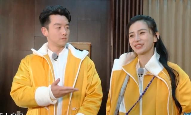 苗苗意外现身《跑男》，郑恺瞬间耳朵发红，baby反应却懒得装了