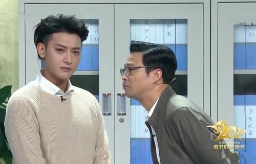 明星为春晚有多努力？黄子韬背500遍台词，秦海璐披露诸多细节