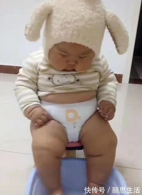 妈妈|“最灵活的胖宝宝”蹿红网络,洗脚的时候小脚乱颤,网友想要同款宝宝