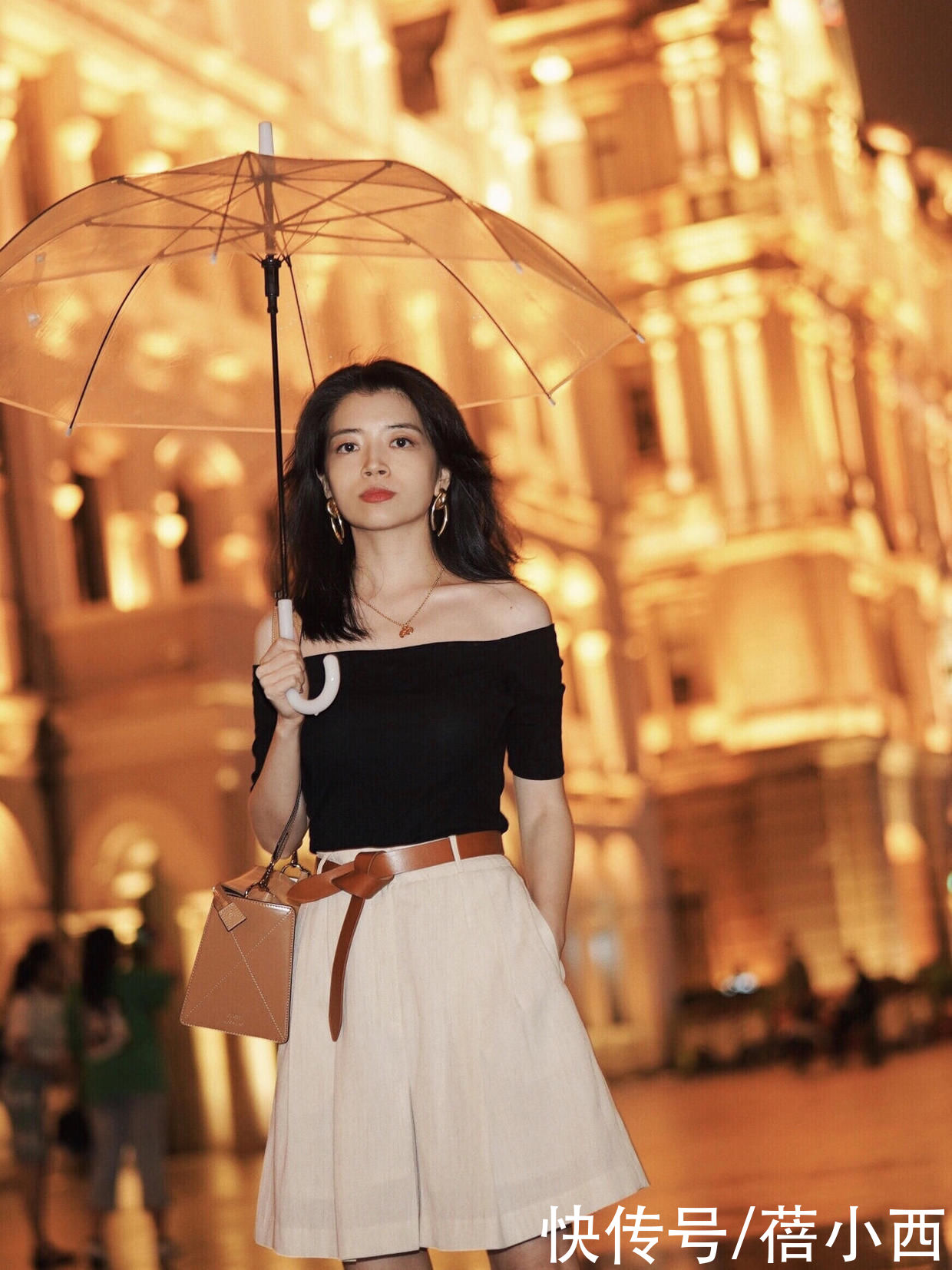 搭配|女人到了中年，放弃T恤搭配小黑裤！学三木博主这样穿，高级气质