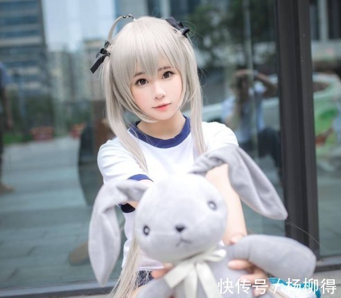 坦克|坦克穹妹漫展重压“痛车”,粉丝这坦穹的白丝是不是有点奇怪