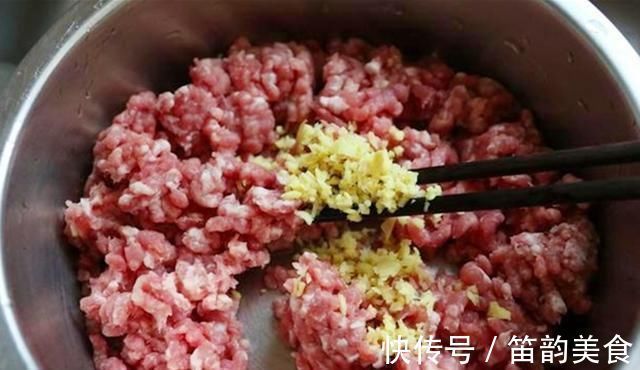 包饺子|三伏天包饺子,韭菜芹菜靠边站,它1元1斤,鲜香多汁,全家都爱吃