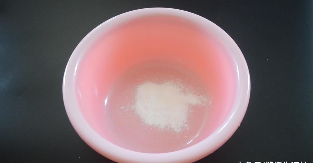 洗洁精|清洗毛巾别再用肥皂了, 用它泡一泡, 多脏多旧的毛巾也能洁白如新