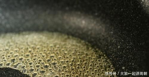 入味|炖猪蹄怎样能上色，只要加了这“三样”，猪蹄红润脱骨，软烂入味