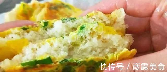 早餐饼的新吃法,不揉面不擀面,筷子一搅,比包子油条好吃,真香